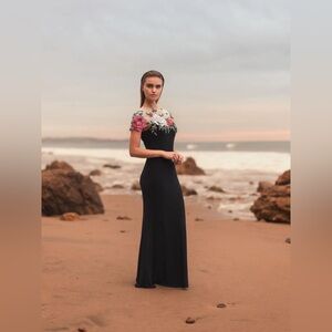 Mac Duggal 11817 NWT Black Floral Embellished Jersey Column Gown